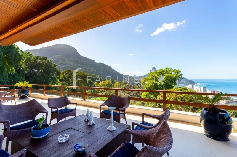 House with 5 bedrooms and 5 bathrooms with water views — photo 7