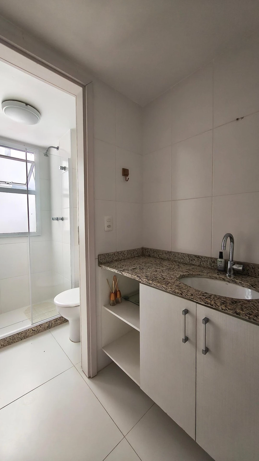 Glass-enclosed balcony in a 3-bedroom apartment, 87 m² — photo 33