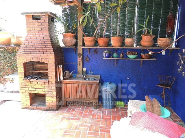 259 m² house with 5 bedrooms and a balcony grill — photo 6