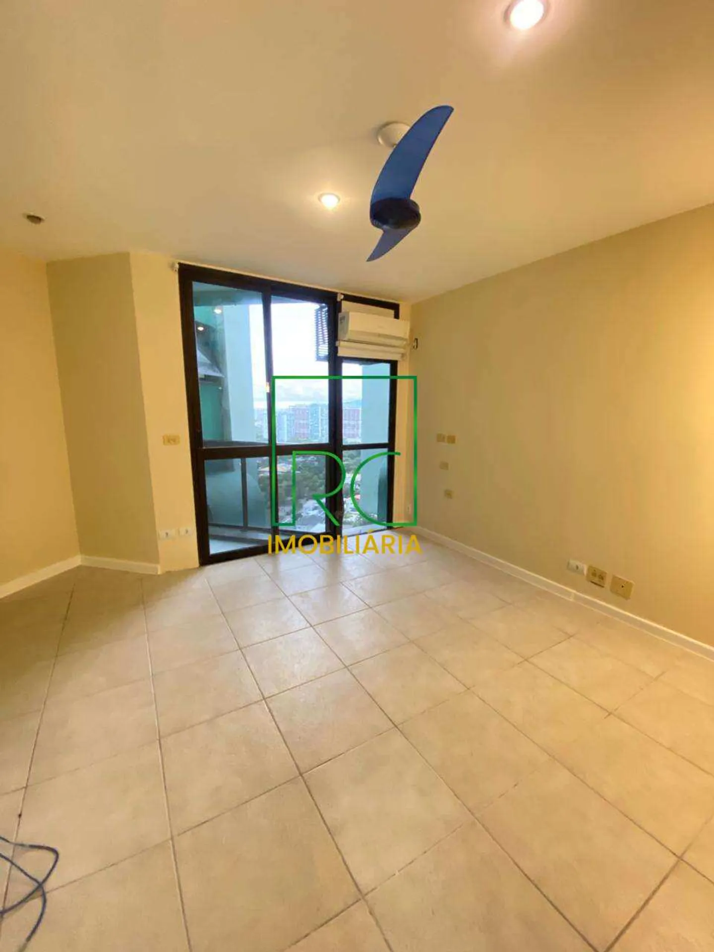 Unfurnished apartment with 3 bedrooms and water view — photo 30