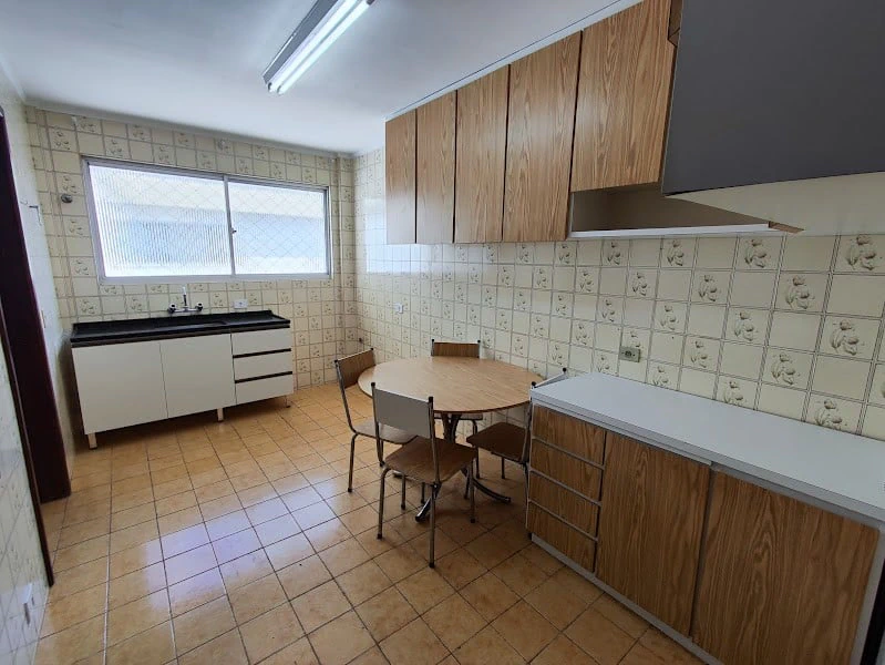 3-bedroom apartment with a suite and 1 parking spot — photo 2