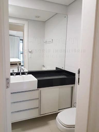 3-bedroom apartment with a glass-enclosed balcony — photo 4
