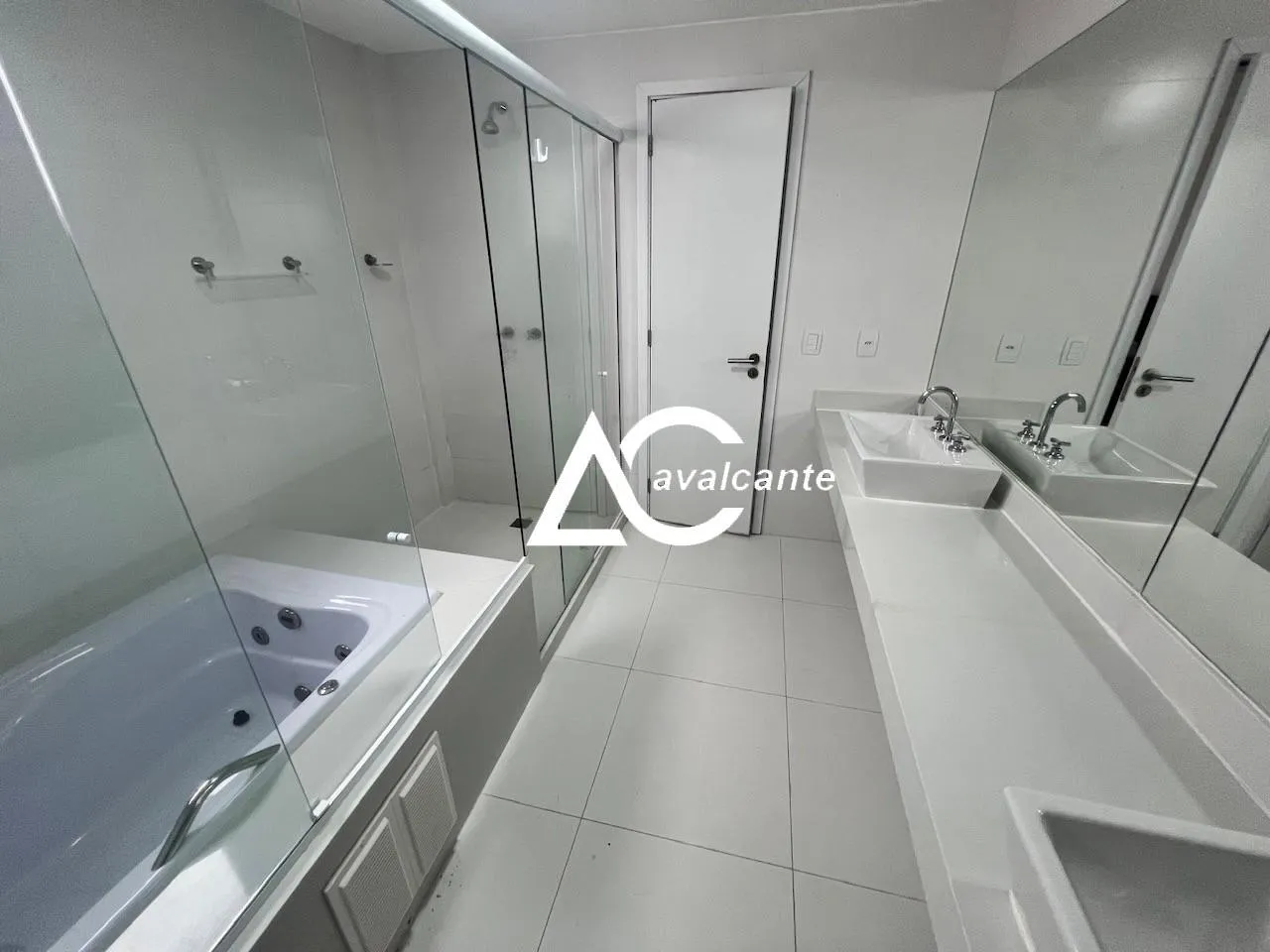 Unfurnished house with 5 bedrooms and 5 bathrooms — photo 34