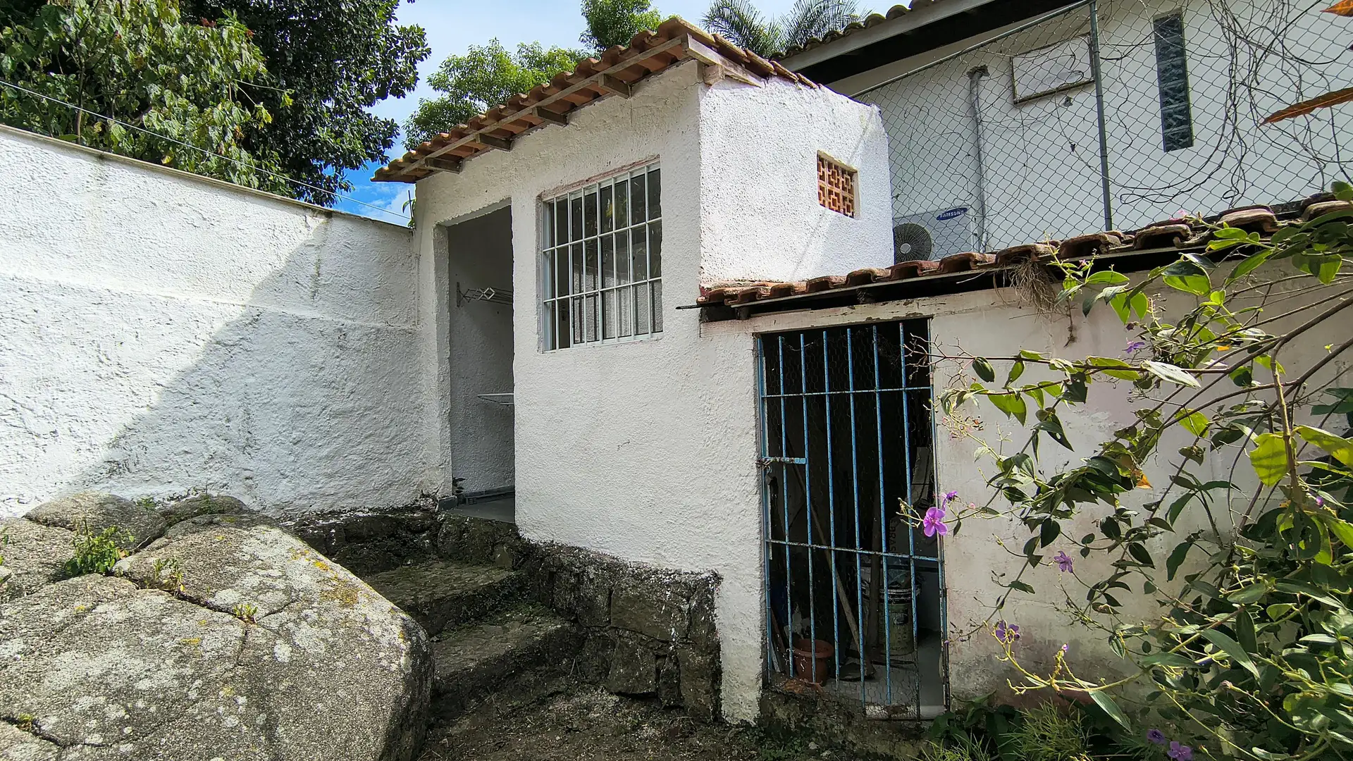 5-bedroom house with a bathtub — photo 3