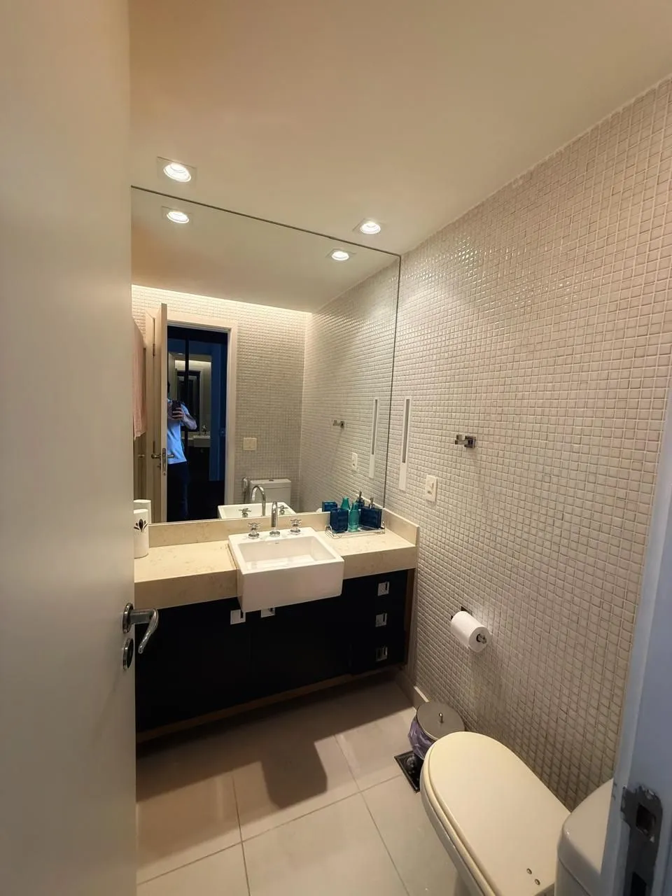 Furnished apartment with 4 bedrooms and 5 bathrooms — photo 11