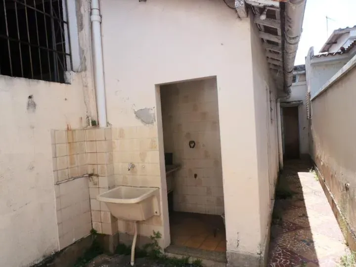 Unfurnished house with 4 bedrooms and 2 bathrooms — photo 4