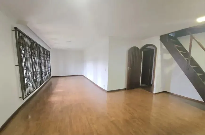 3 quartos e piso de madeira ou laminado: casa de 200 m² — photo 15