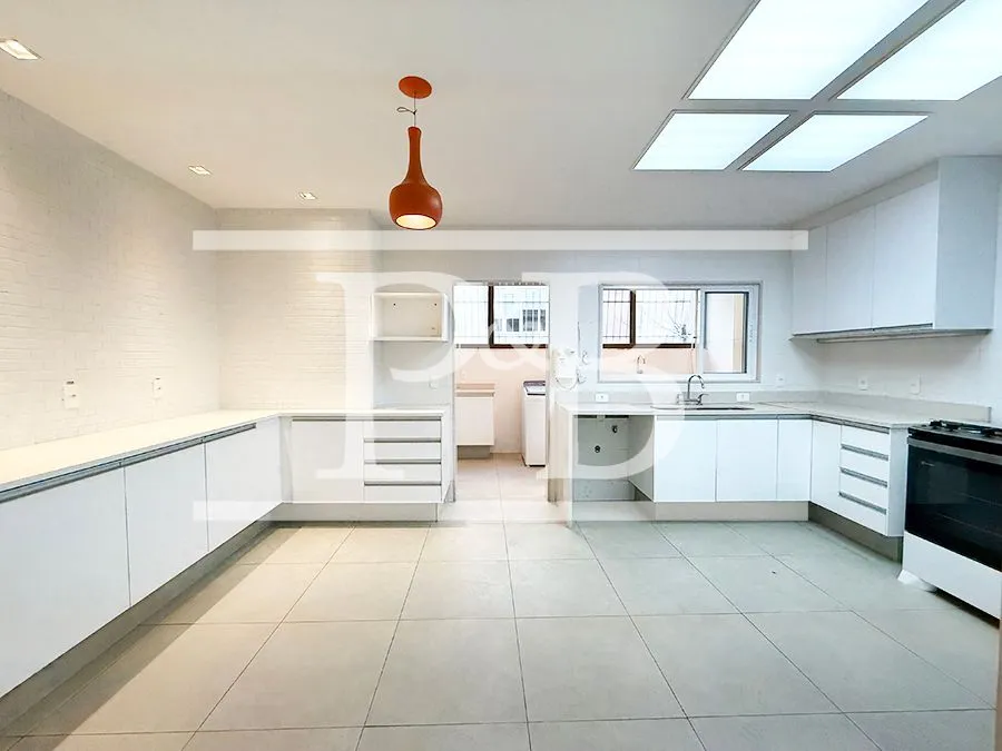 3-bedroom apartment with 261 m² and 2 bathrooms — photo 23