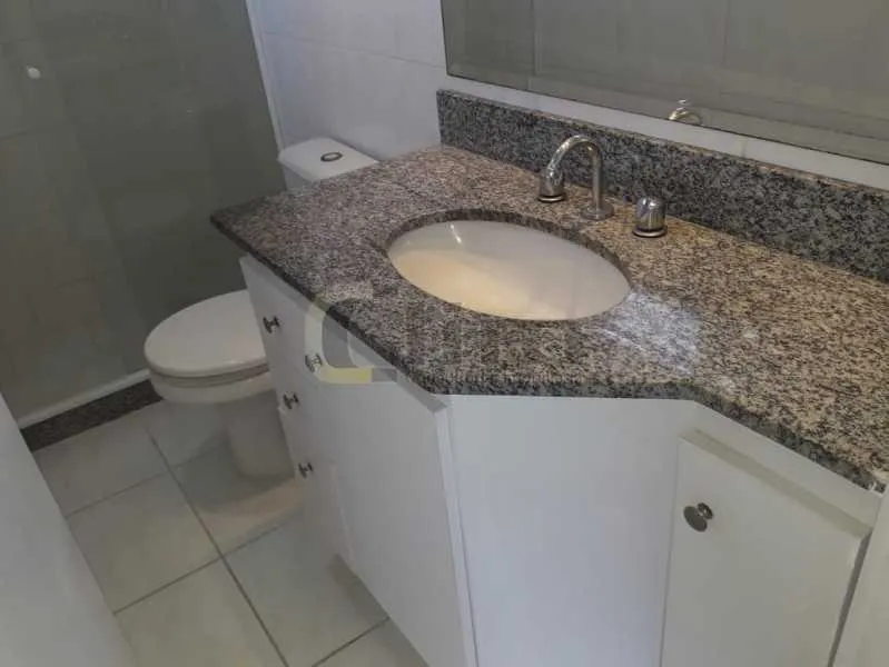 3-bedroom apartment in a building with a pool — photo 2
