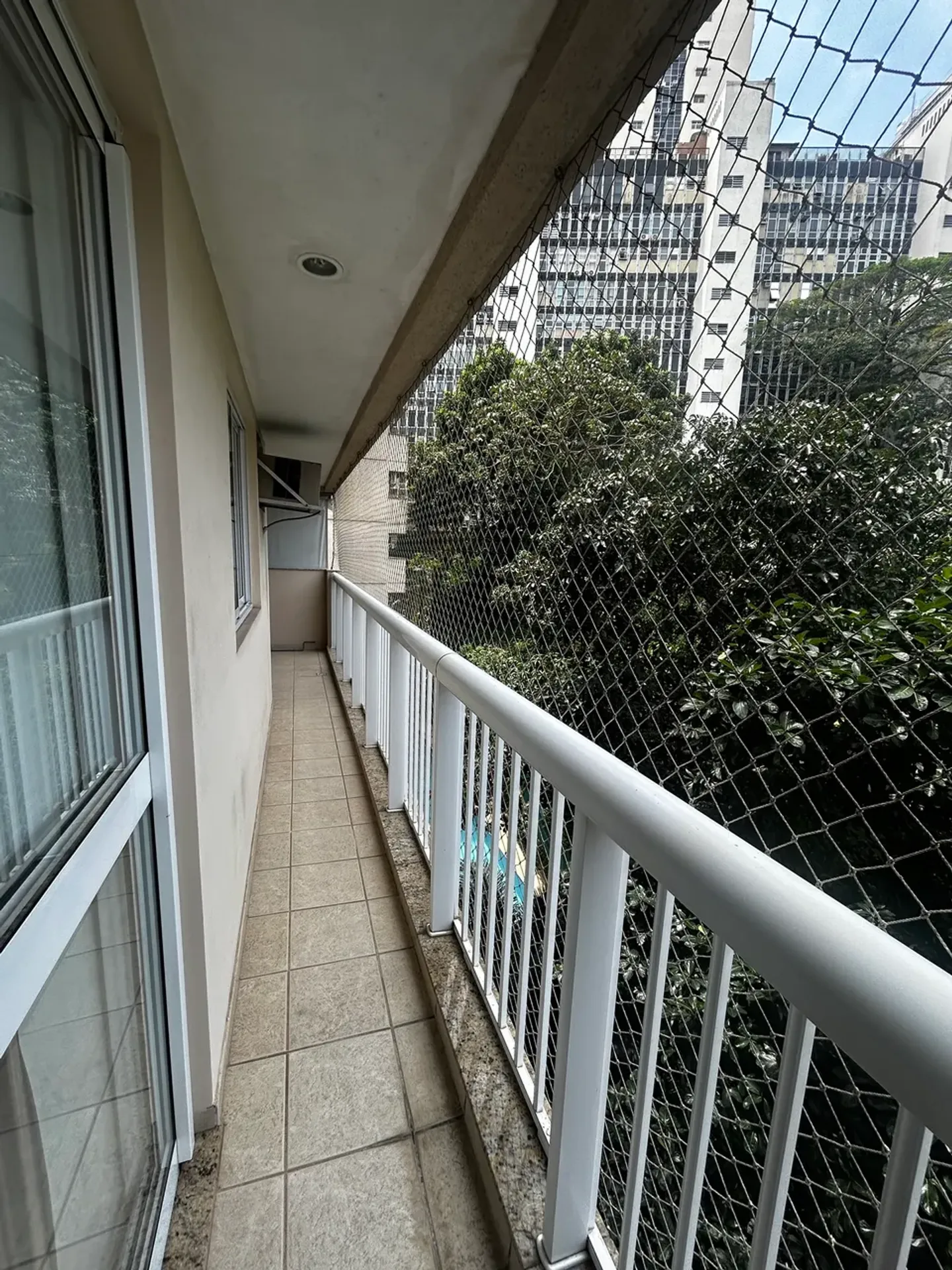 Glass-enclosed balcony in a 3-bedroom apartment, 100 m² — photo 26