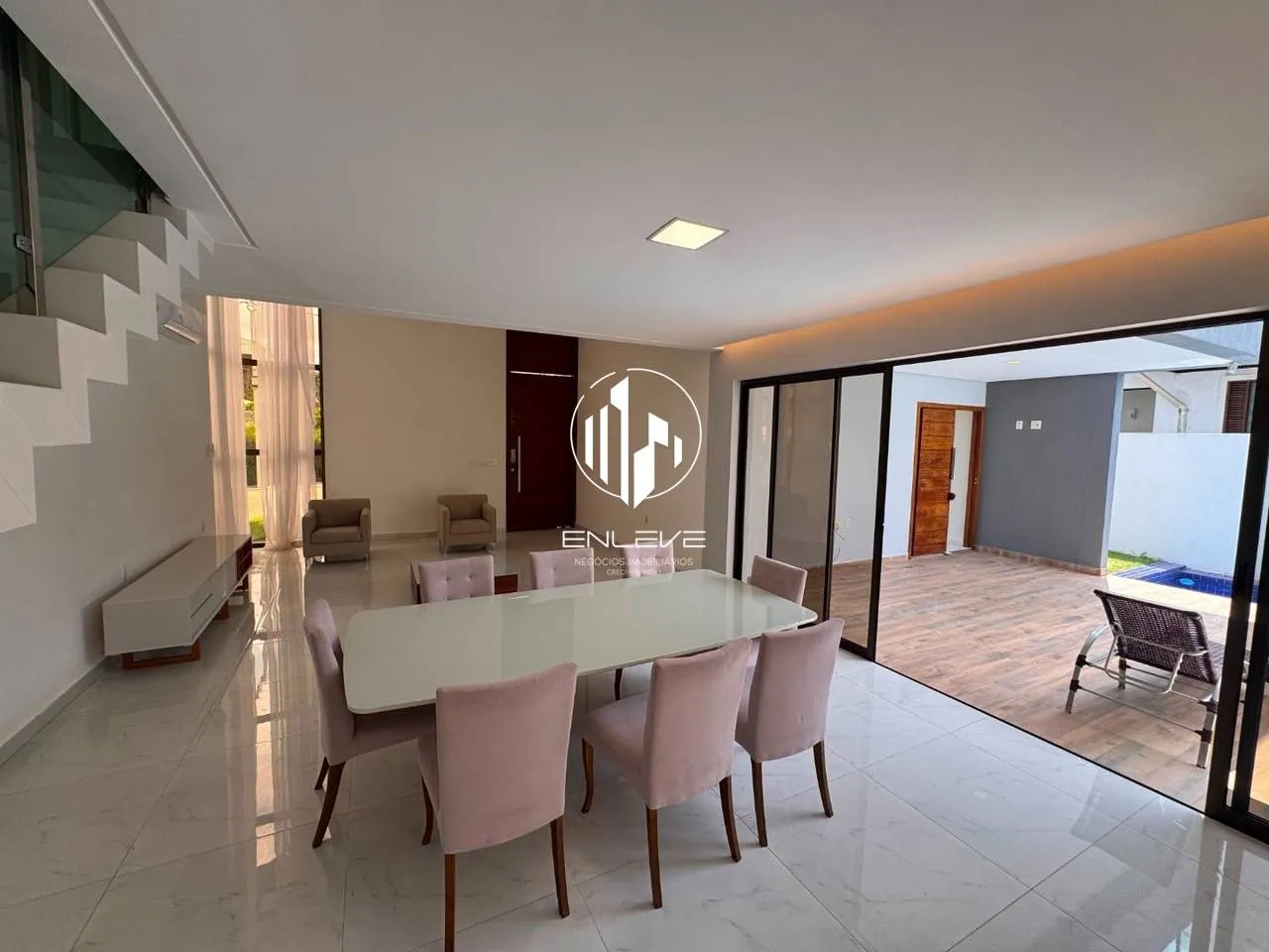 Casa com 4 suítes, 5 banheiros e 600 m² — photo 3