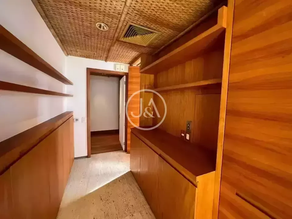 Water view in a 4-bedroom apartment, 838 m² — photo 20