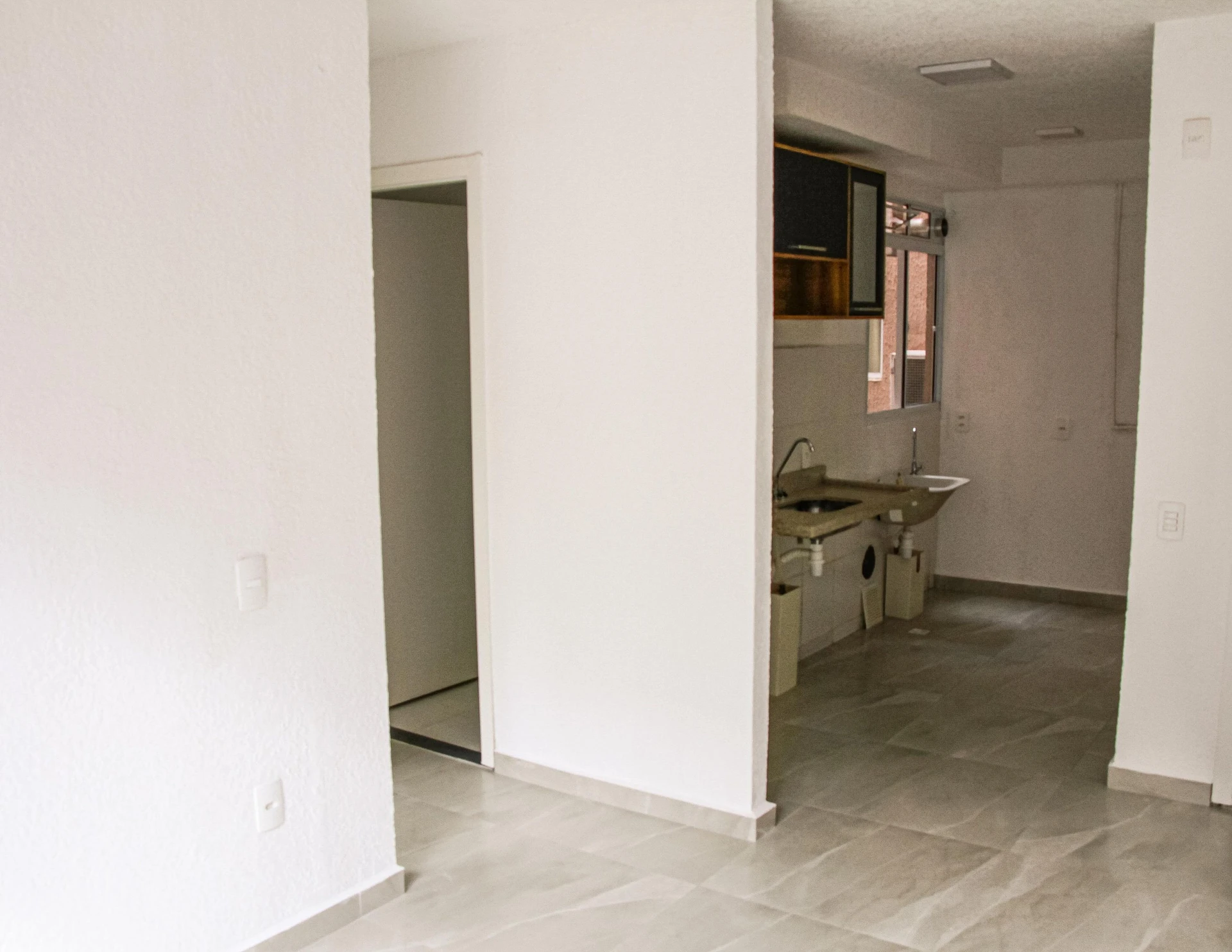 Apartamento para alugar com 2 quartos e cozinha compacta