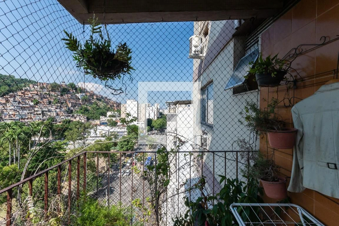 Furnished 3-bedroom apartment with suite and balcony — photo 12
