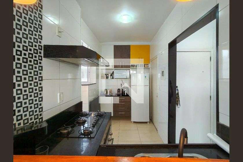 Apartamento de 2 quartos com box de vidro e ducha elétrica — photo 12