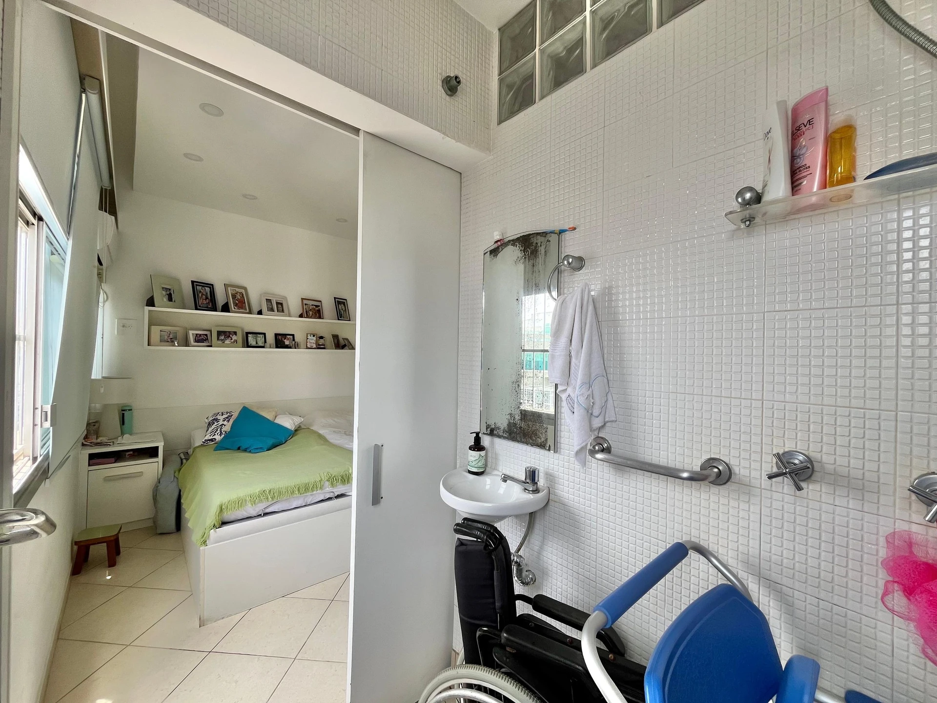 Furnished apartment, 450 m², with a water view — photo 46