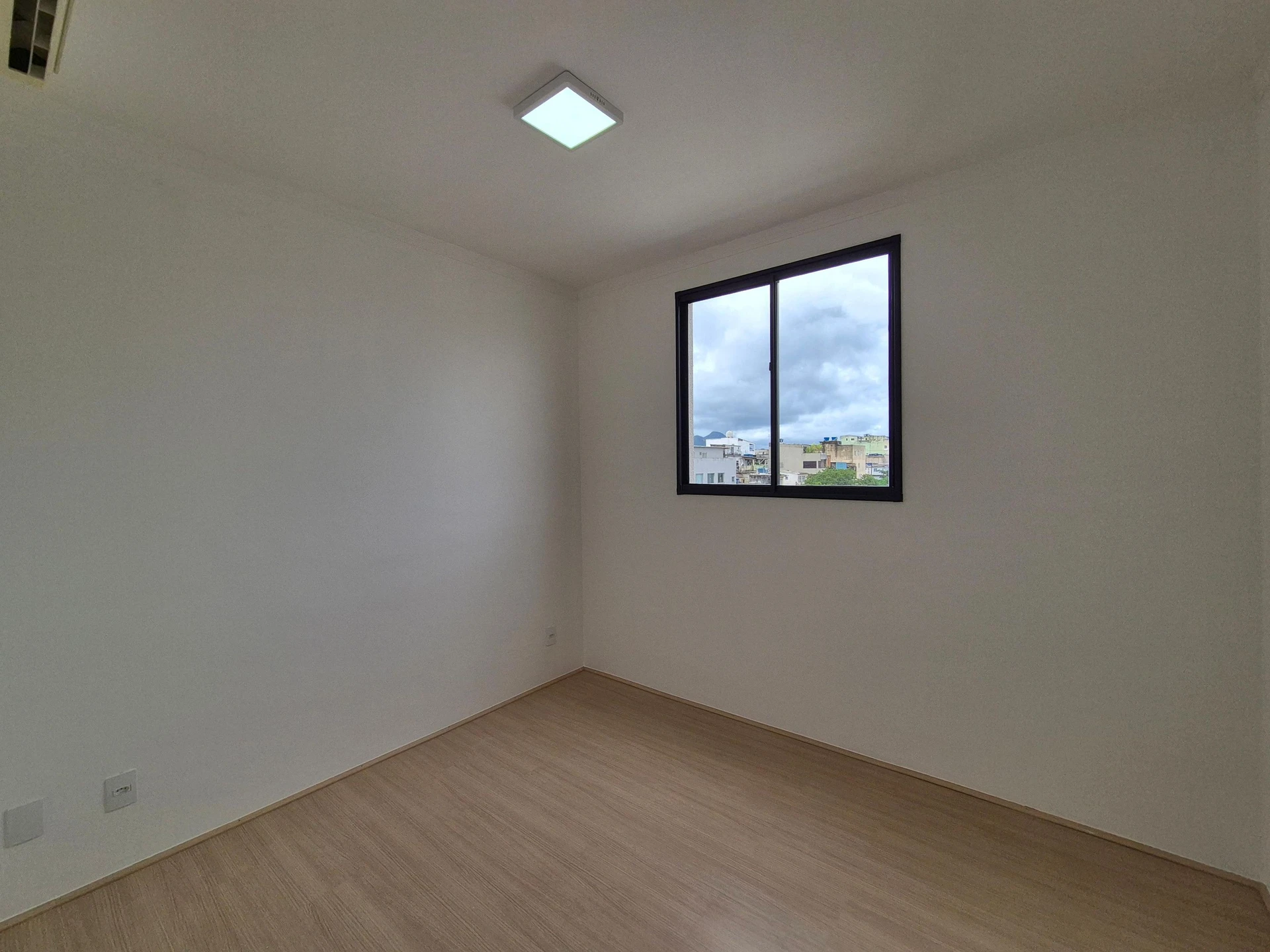 2-bedroom apartment in a building with a gym — photo 7
