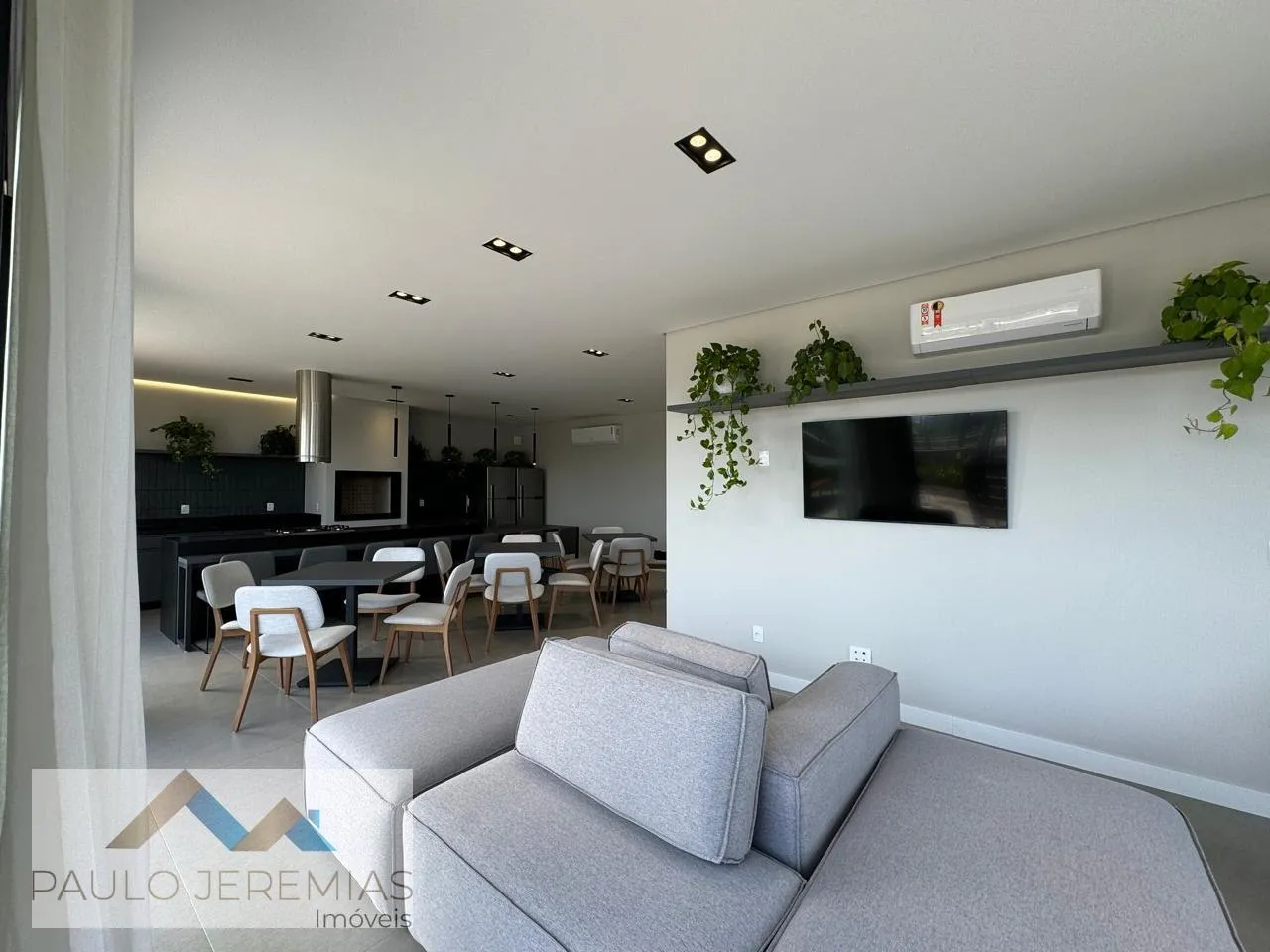 Furnished apartment, 65 m², with floor-to-ceiling windows — photo 9