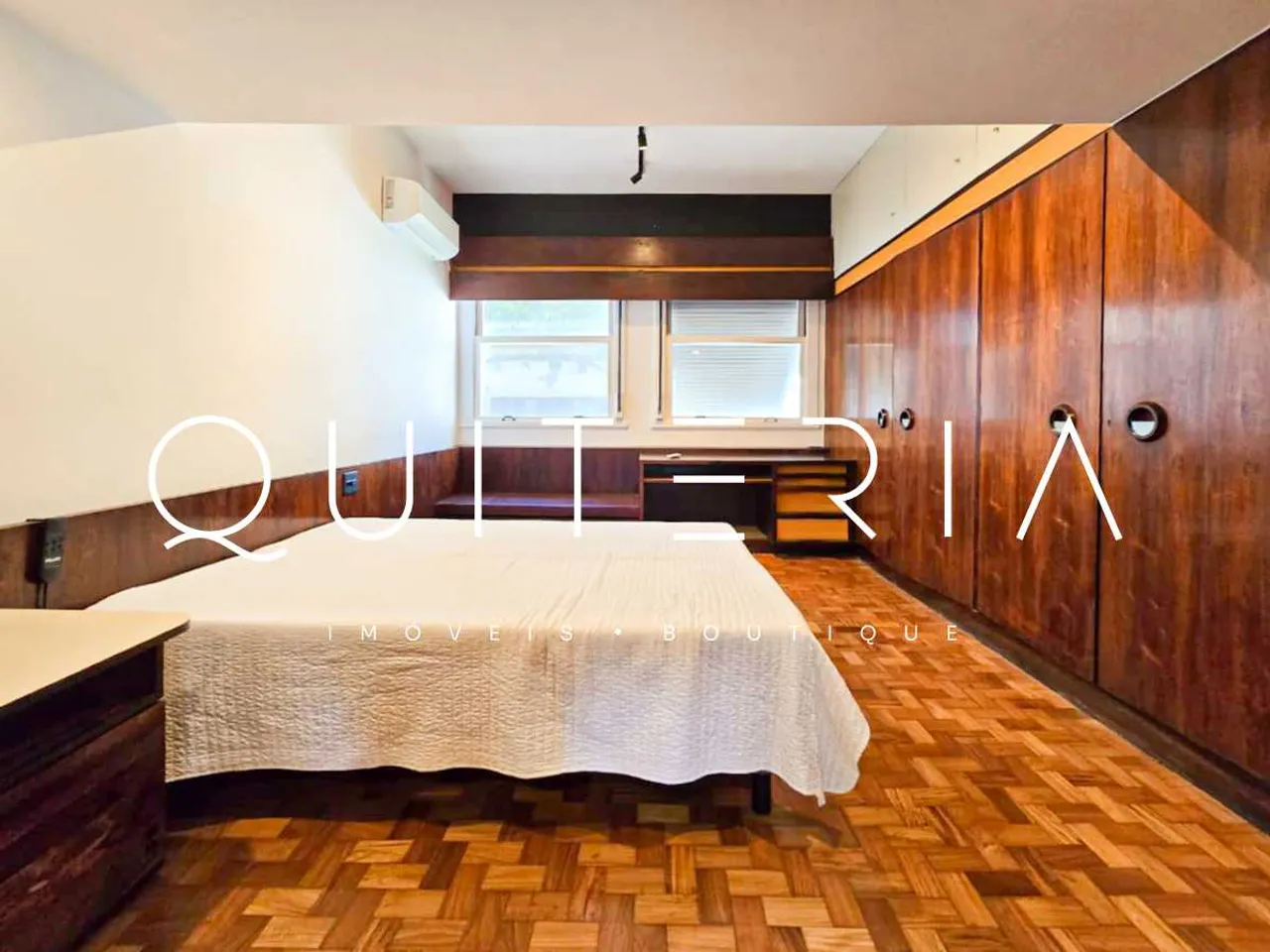 4-bedroom apartment with 4 bathrooms across 300 m² — photo 2