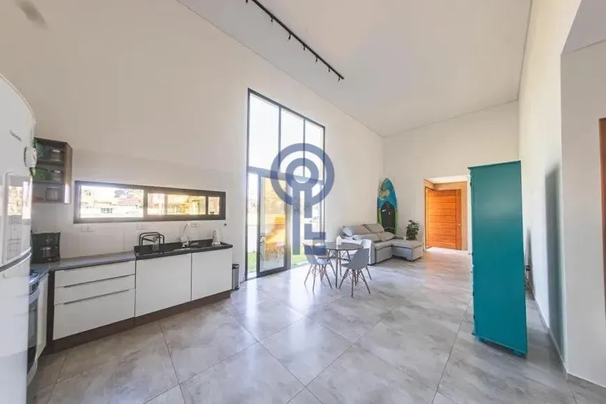 Furnished 4-bedroom house with open-plan kitchen — photo 2