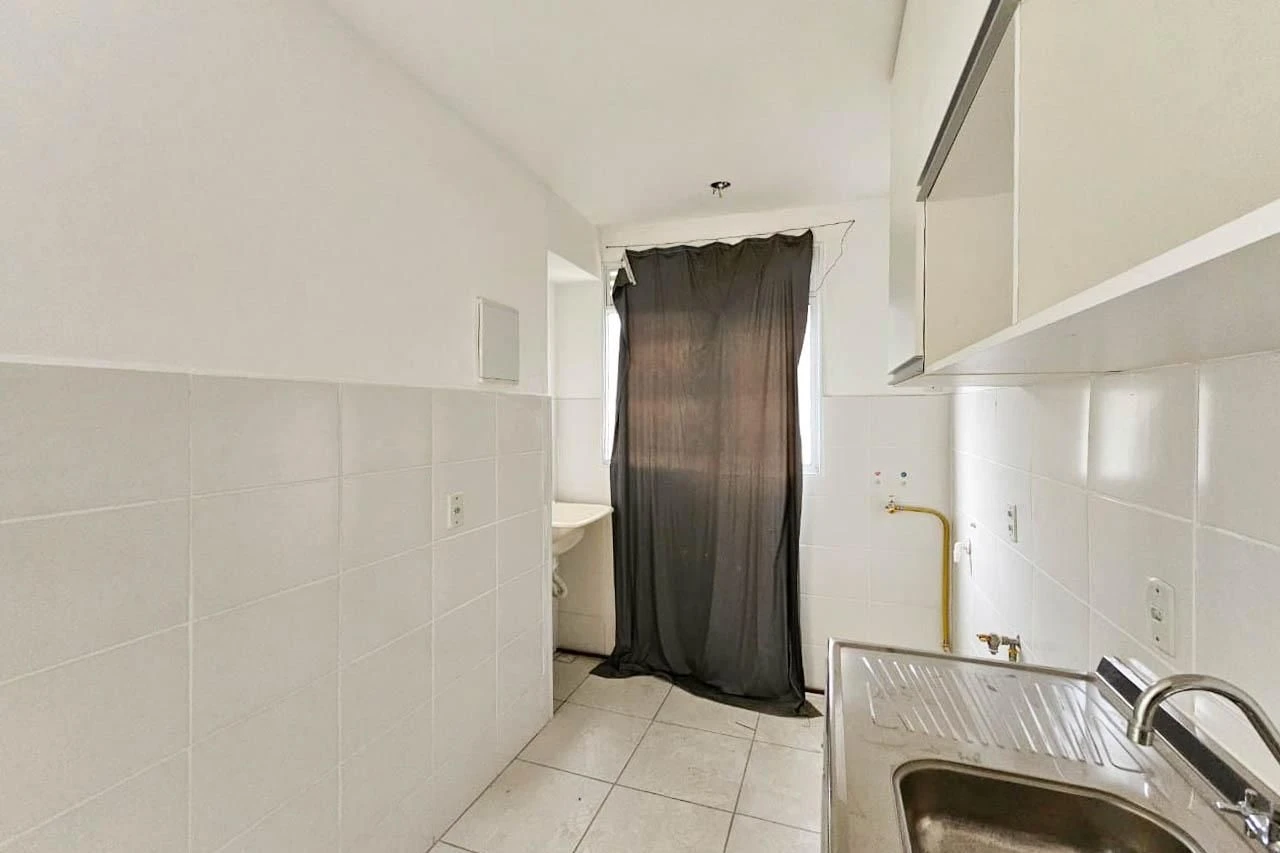2-bedroom apartment in a building with a gym — photo 5