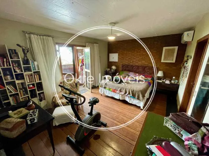 House in a gated community with 4 bedrooms and 5 baths — photo 22