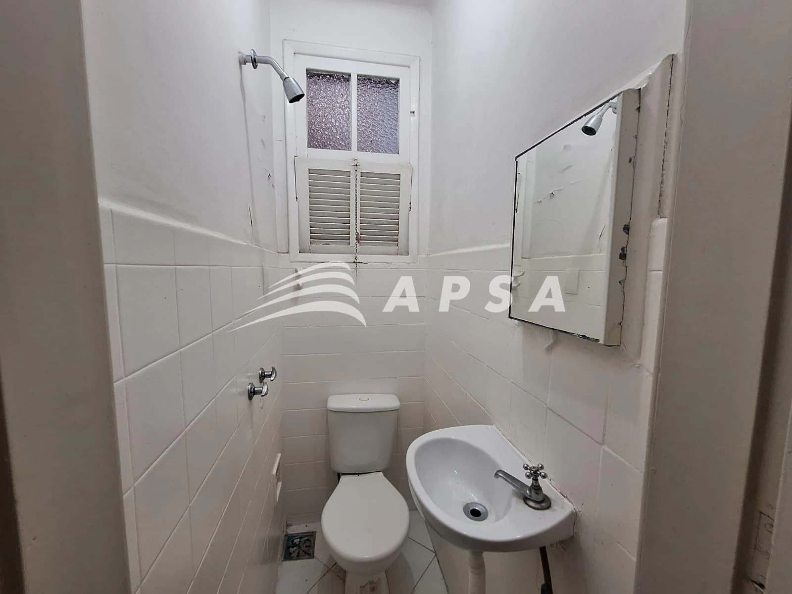 Apartamento de 2 quartos com piso de madeira ou laminado — photo 16