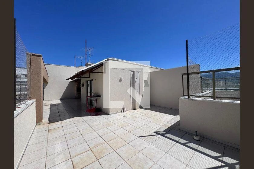 Rental apartment with 3 bedrooms and 211 m² — photo 35
