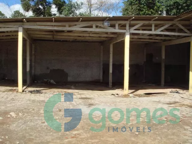 House with 1 bedroom and 6 bathrooms, needs renovation