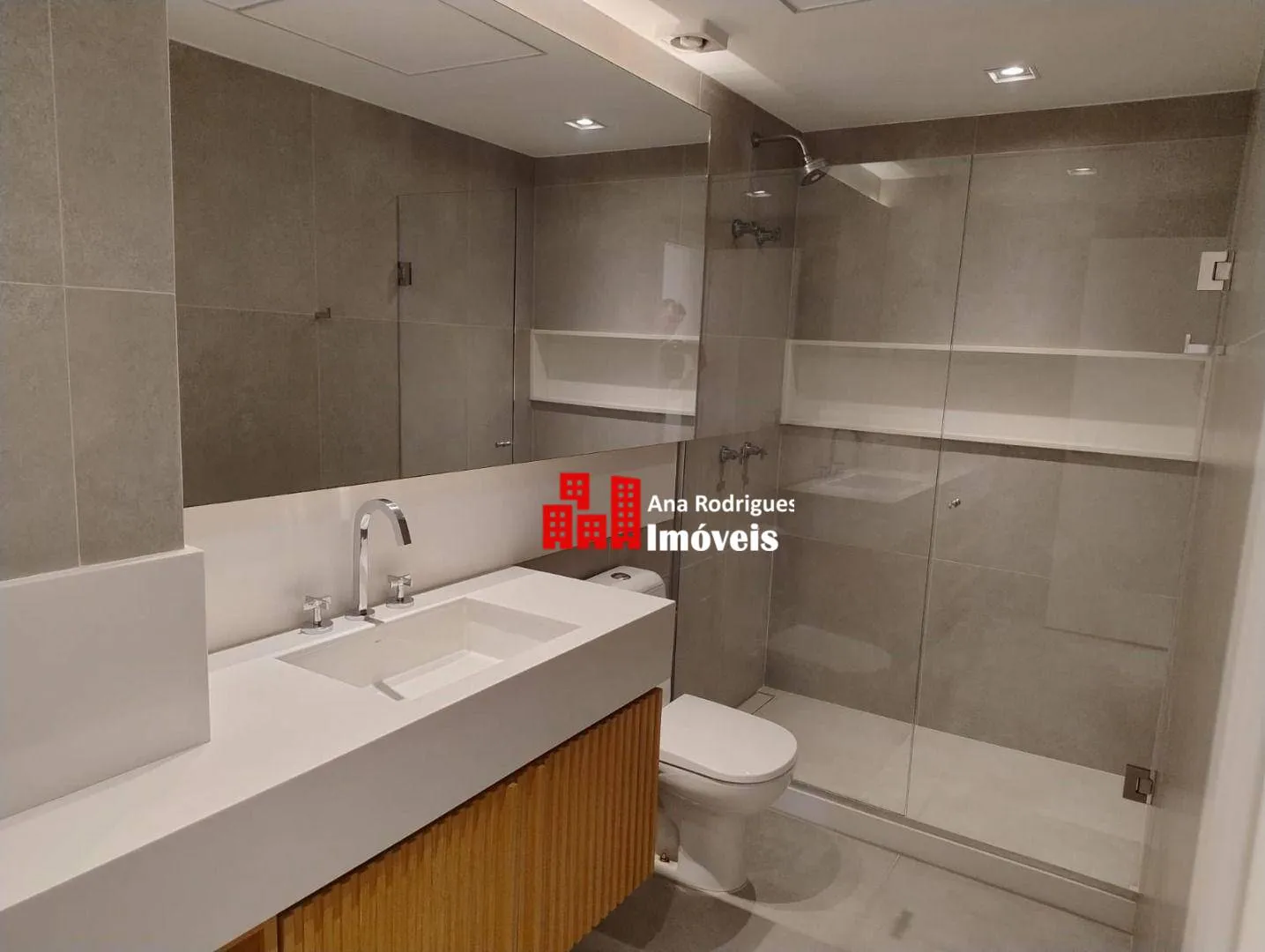 4-bedroom apartment with an open-plan kitchen — photo 27