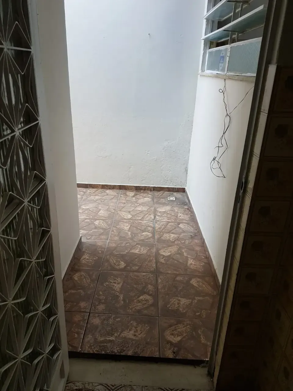 Unfurnished 2-bedroom apartment with ceramic floors — photo 18