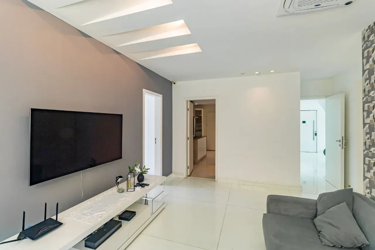 Apartment with 4 bedrooms, 5 bathrooms and balcony — photo 17