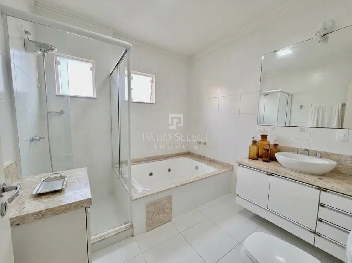 3-bedroom house with a bathtub — photo 16