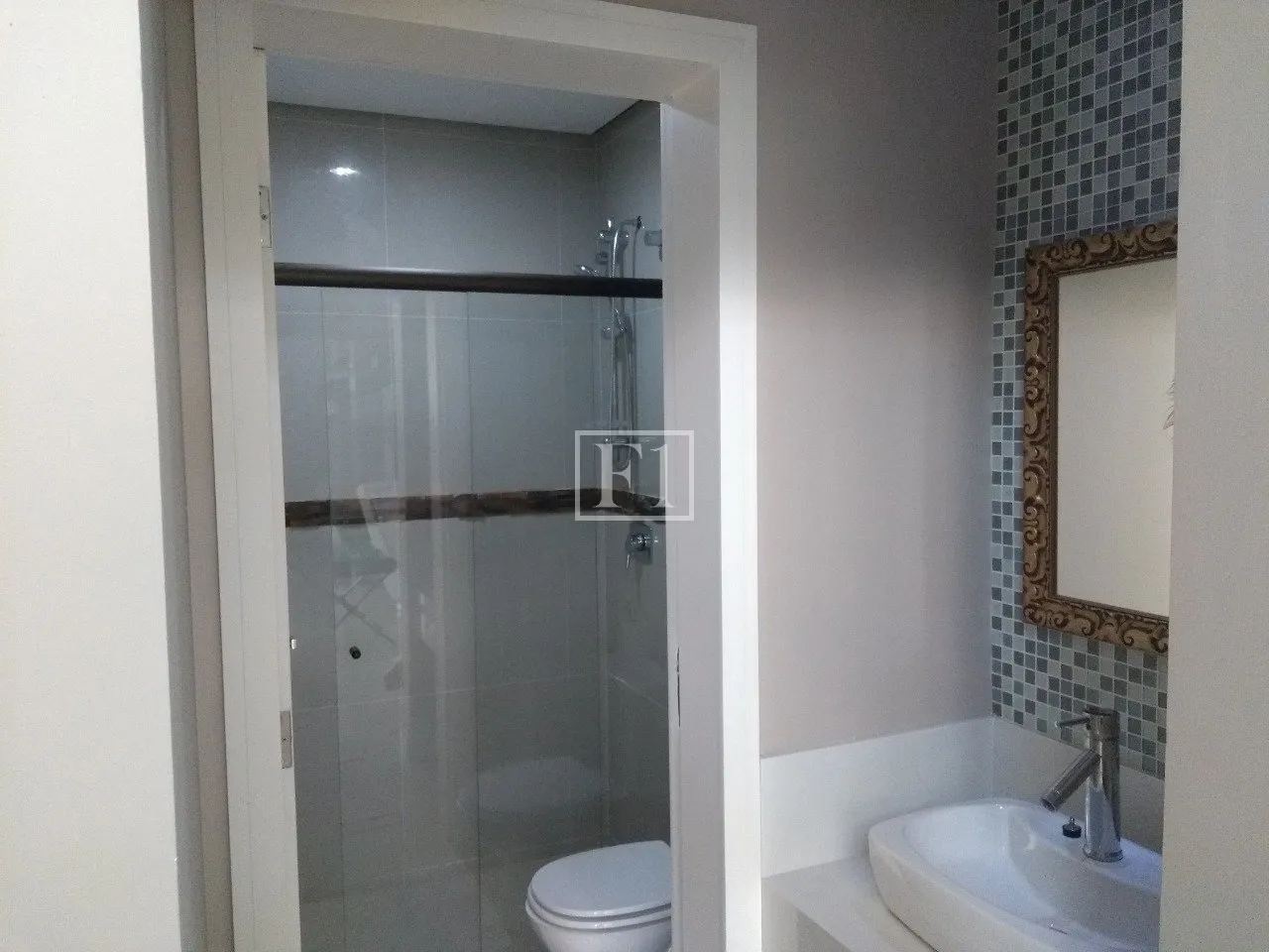 Furnished house, 450 m², with floor-to-ceiling windows — photo 26
