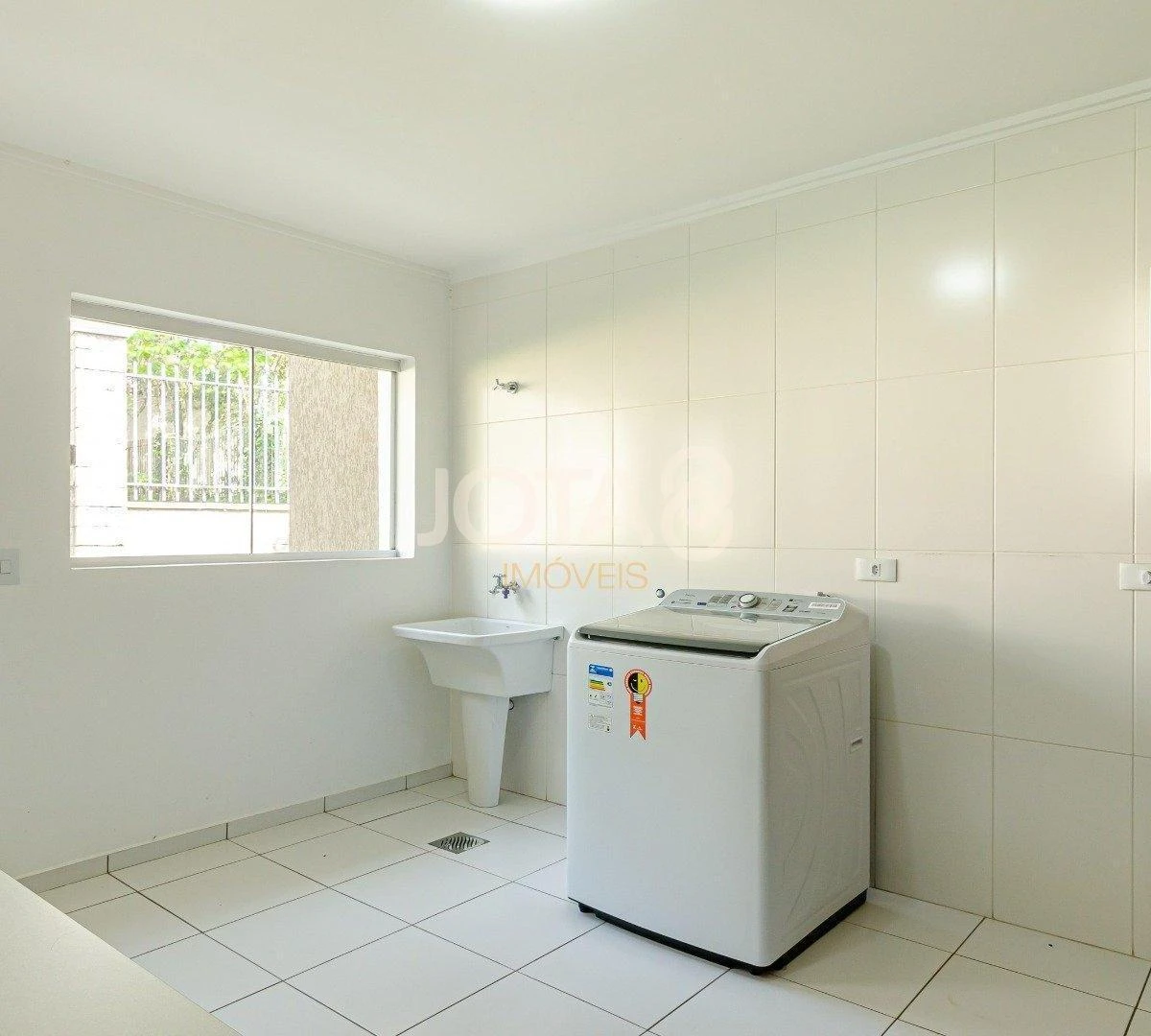 4-bedroom house with a washing machine — photo 6