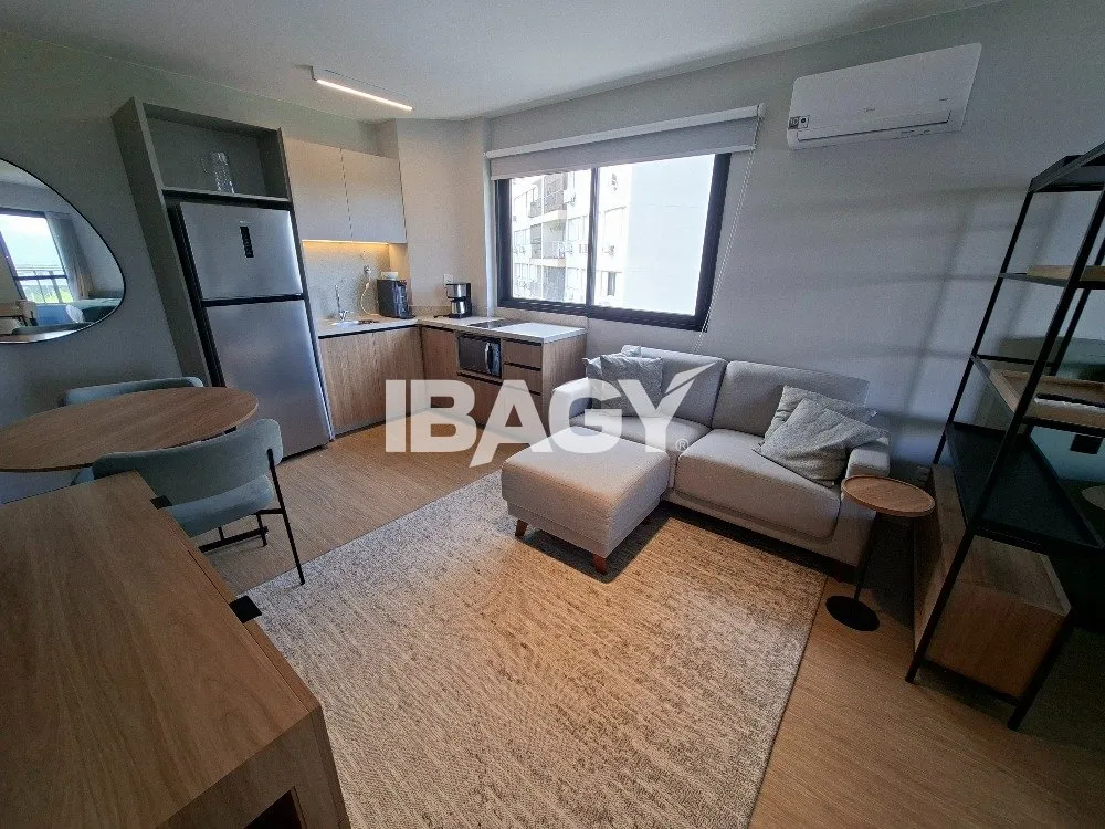 Studio with a glassed-in balcony and open-plan kitchen — photo 25