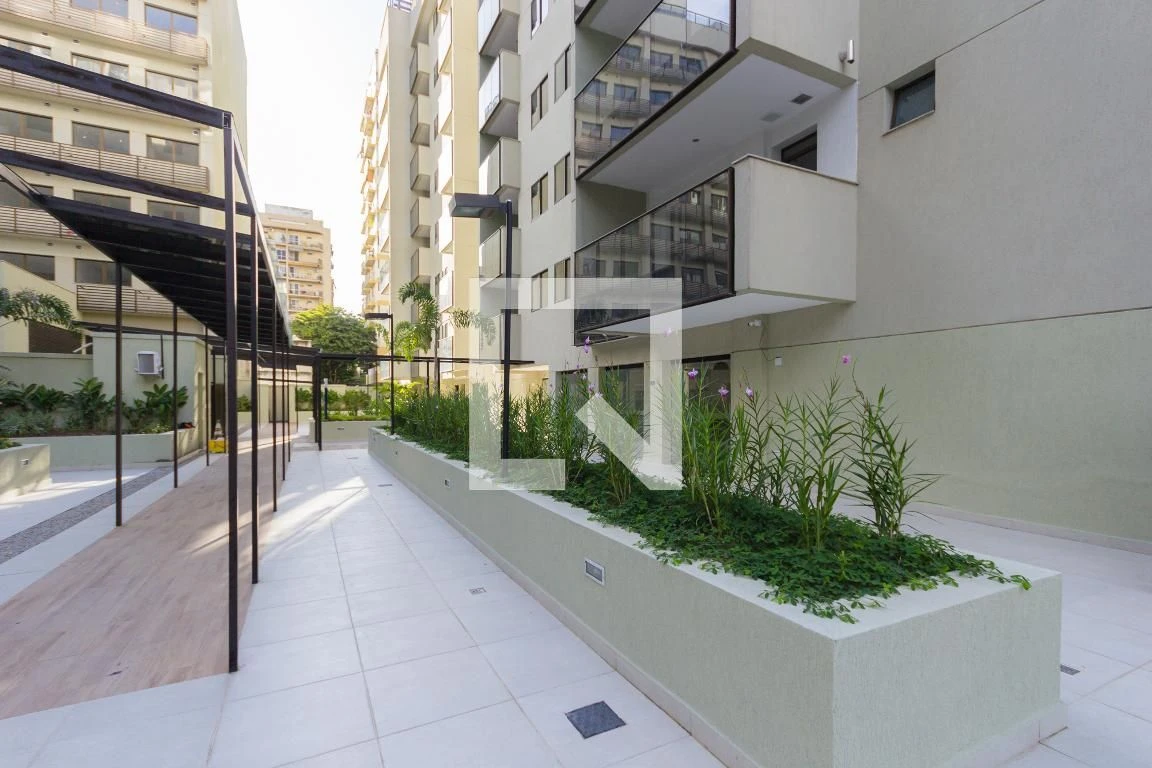 One-bedroom apartment with a mountain view in Rio de Janeiro — photo 33