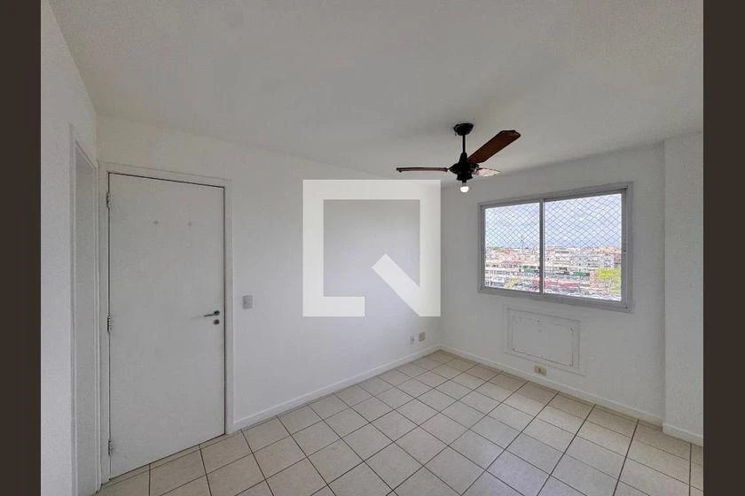 2-bedroom apartment in a building with a gym — photo 9