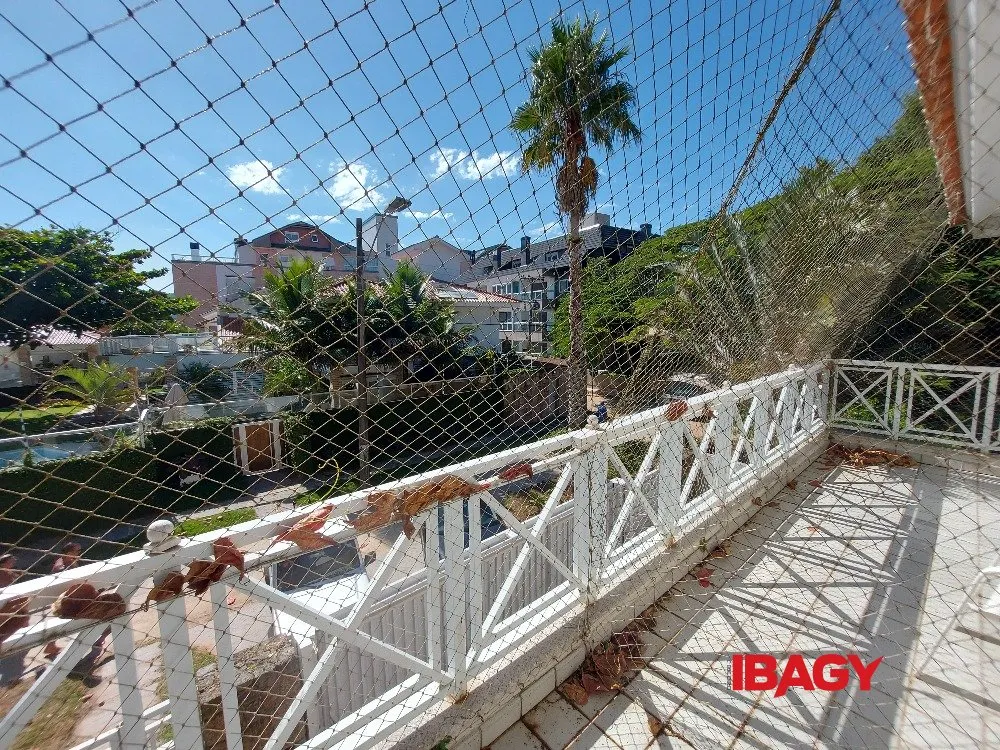 Меблированный дом 518 м² с 5 спальнями и 4 суитами — photo 32