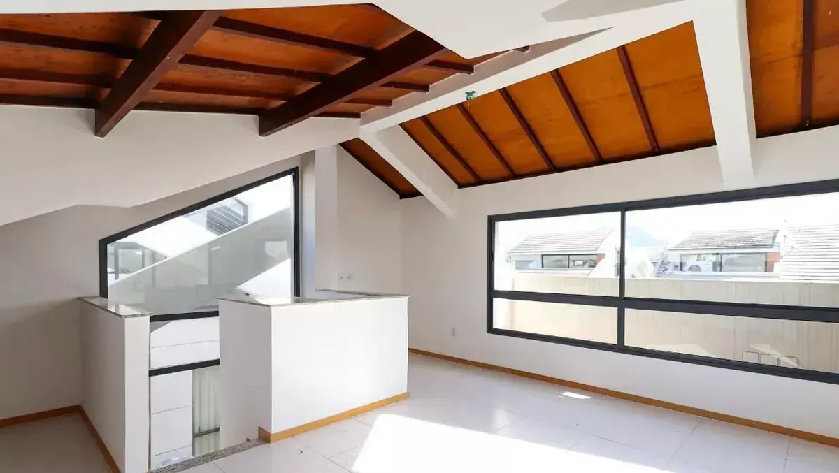 Private pool in a 4-bedroom house, 220 m² — photo 24
