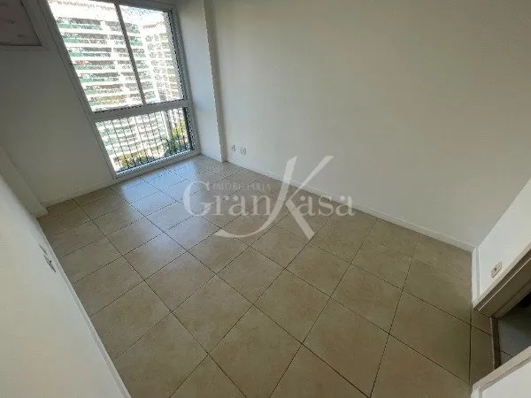 Apartment with 2 bedrooms, 1 bath, and a balcony — photo 9