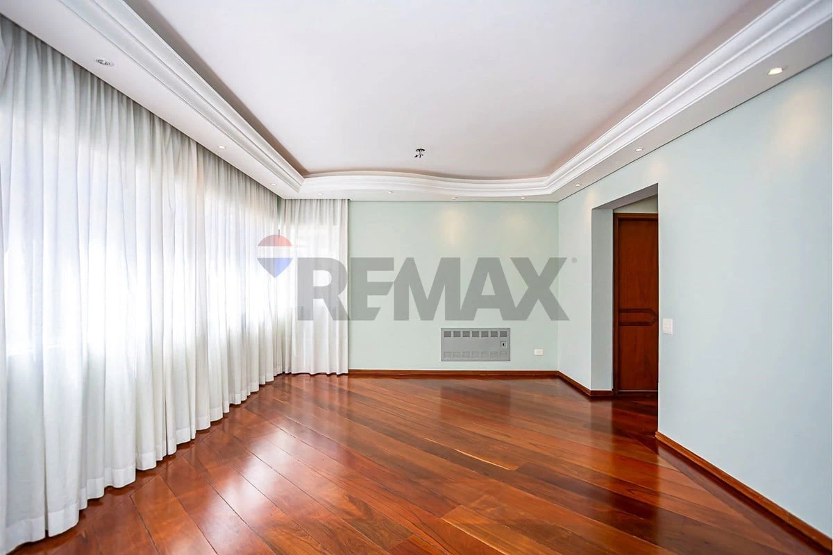 Vestidor y 3 dormitorios: departamento de 150 m²