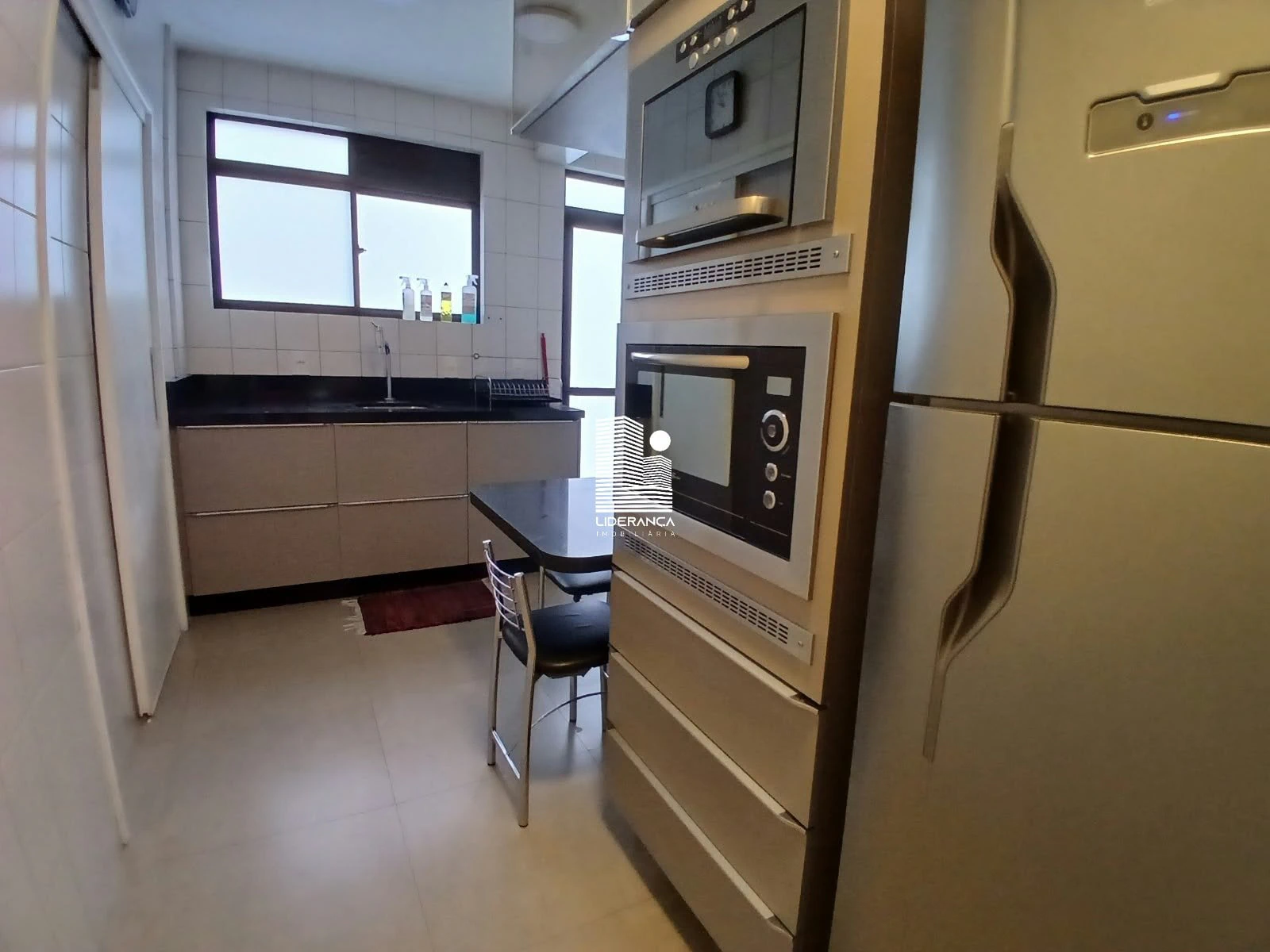 Apartamento com piso de madeira ou laminado, Centro — photo 13
