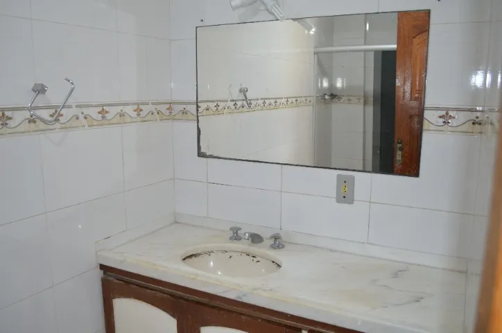 Unfurnished 3-bedroom apartment with 3 bathrooms — photo 4