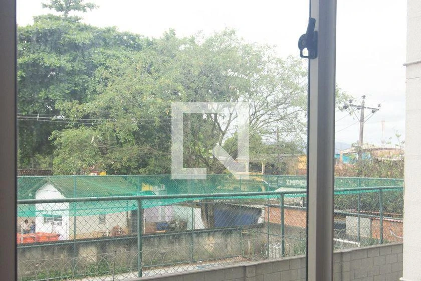 2-bedroom apartment in a building with a pool — photo 31