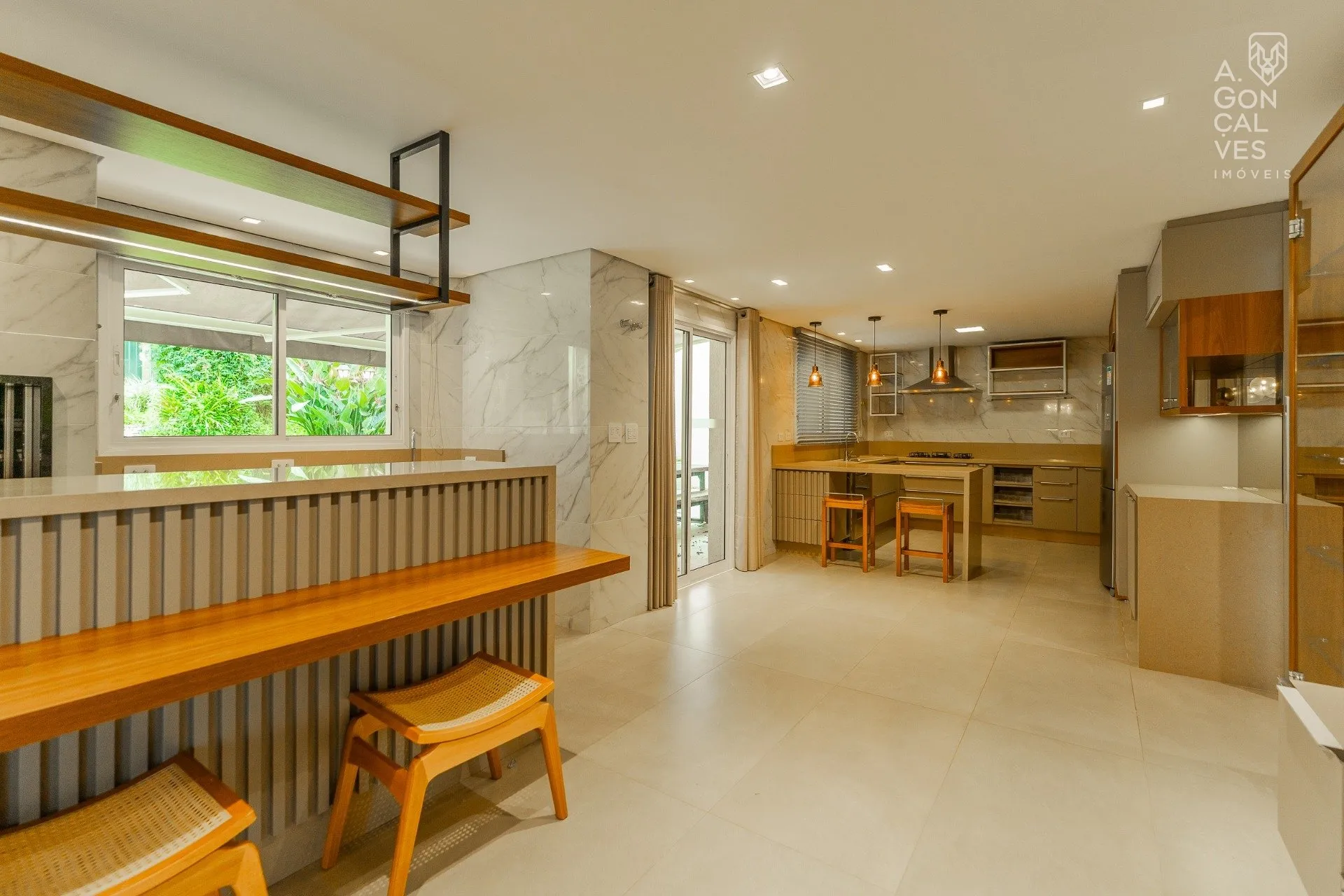 House with 4 bedrooms and 5 bathrooms, 5 parking spots — photo 15
