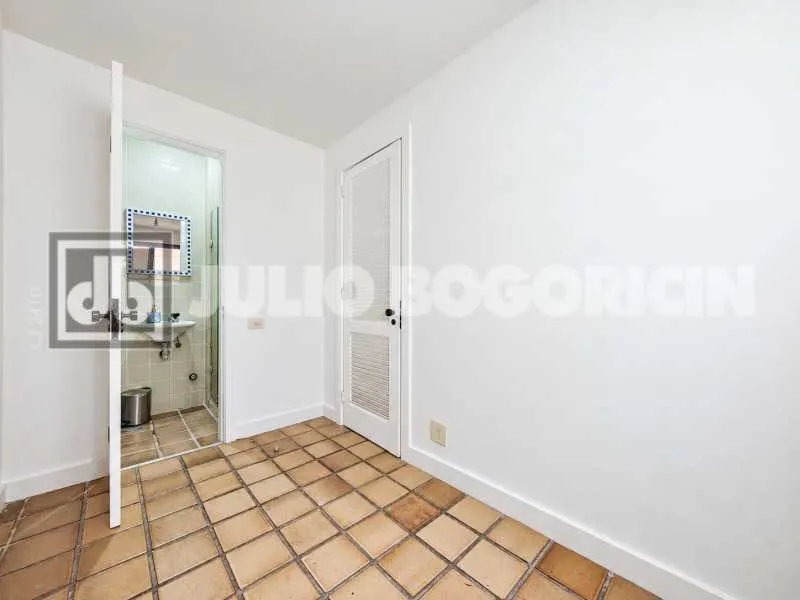Квартира 125 м² із заскленим балконом та видом на гори — photo 22