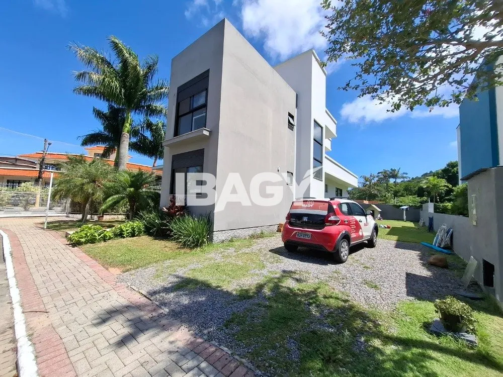 Furnished house with 4 en-suites and 220 m², no parking — photo 32