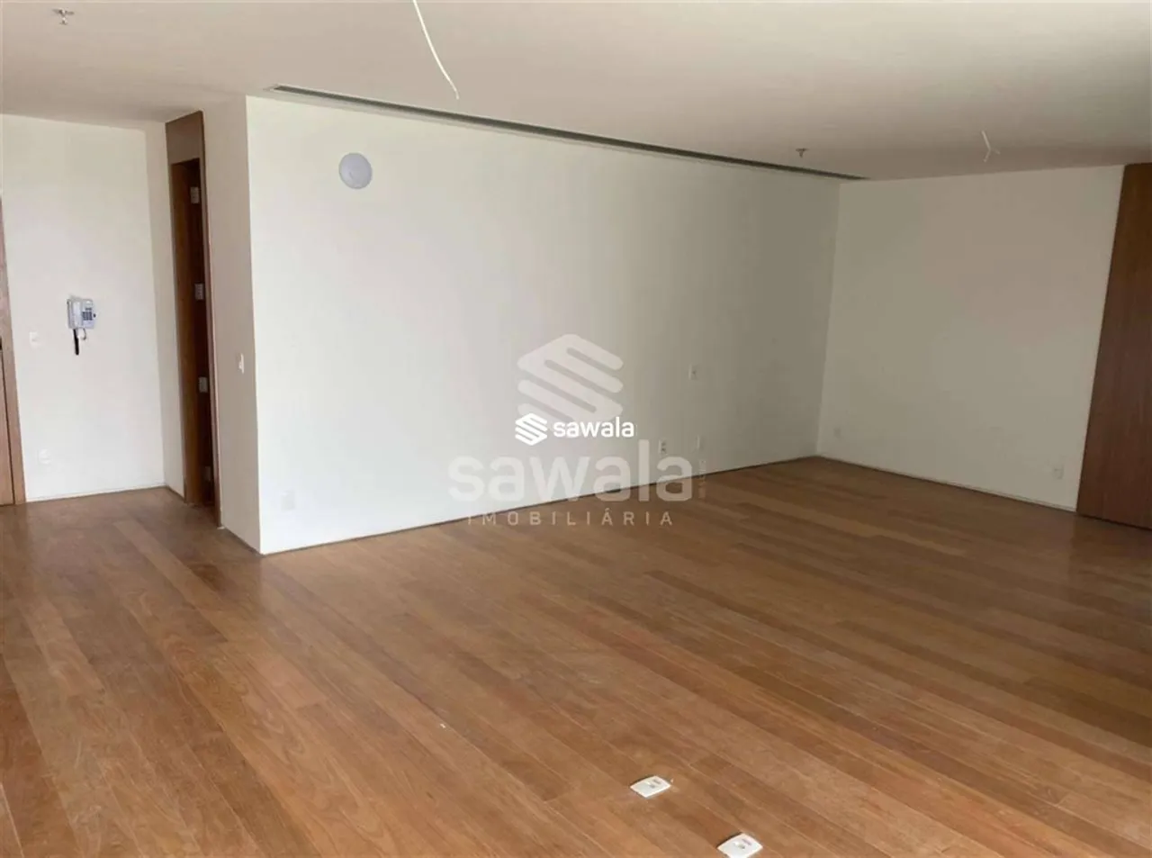 Apartamento com 1 quarto, 2 banheiros e janelas do chão ao teto — photo 13