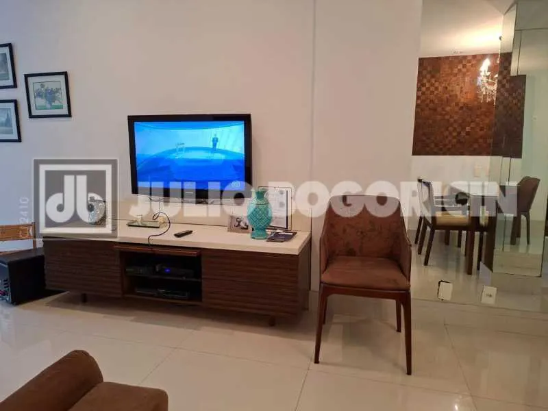 Unfurnished apartment with open-plan kitchen and 2 bedrooms — photo 13